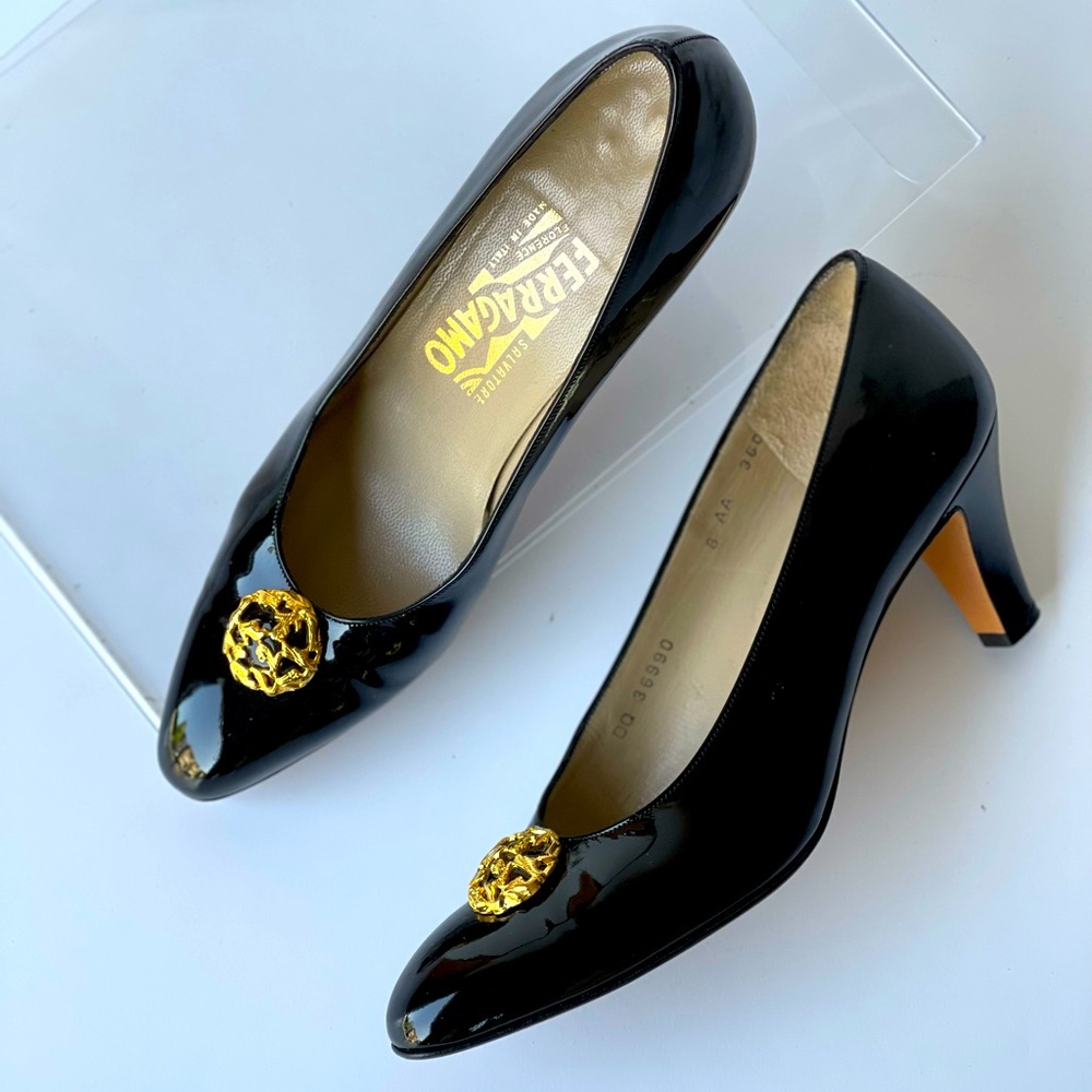 Salvatore Ferragamo Black Patent Leather Heels Pumps Florence Gold Accent, 8AA